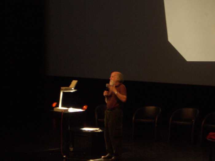 2004/photos/Reeves_conf_08.jpg