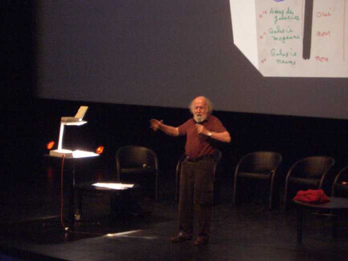 2004/photos/Reeves_conf_13.jpg