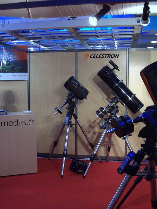 2004/photos/Stands_02.jpg