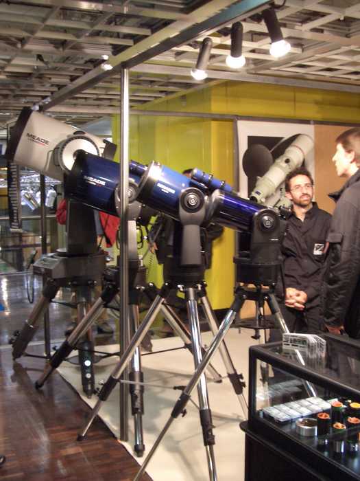 2004/photos/Stands_04.jpg
