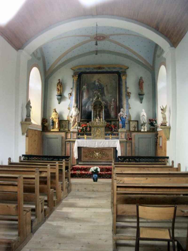 L'intérieur de la chapelle (église baroque du XVIIe) arcs/falconniere/photos/montvalezan_chapelle_03.jpg