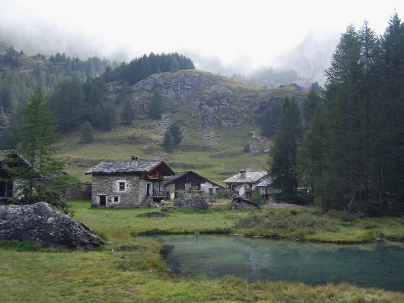 Village classé en 1987, habité uniquement en été arcs/monal/photos/monal_02.jpg