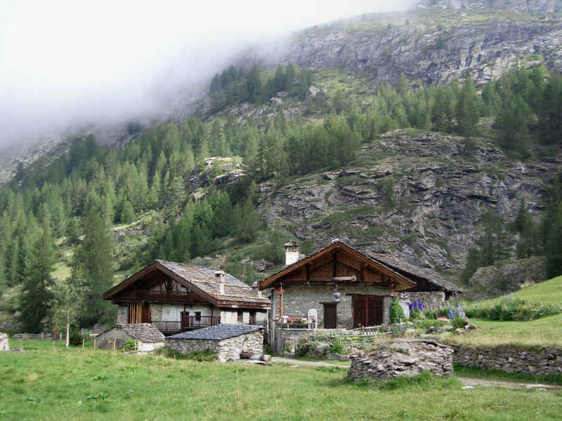 Ni eau courante ni électricité, un confort d'un autre temps ! arcs/monal/photos/monal_05.jpg