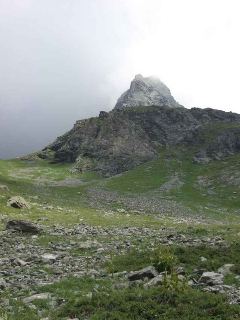 On ne le voit pas bien sur cette photo, mais il y a un bouquetin là-haut... Si, si ! arcs/vanoise/photos/vanoise_01.jpg
