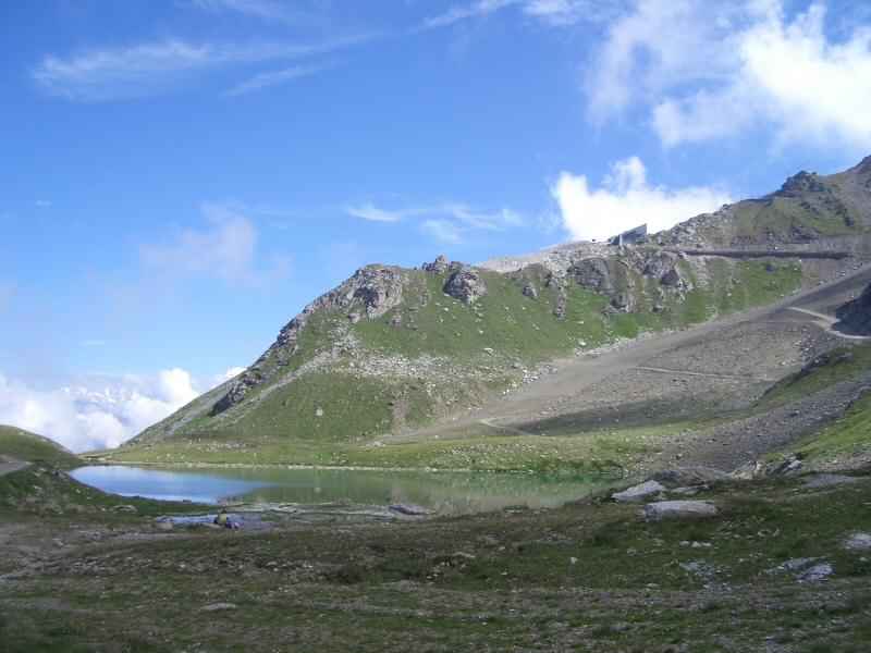 On reprend le chemin après une petite pause au bord de ce lac arcs/vanoise/photos/vanoise_lac.jpg