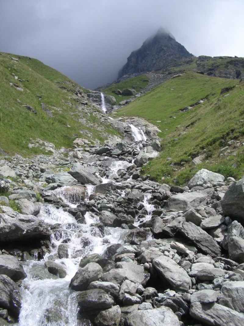 Puis un petit coup d'oeil en haut... arcs/vanoise/photos/vanoise_torrent_02.jpg
