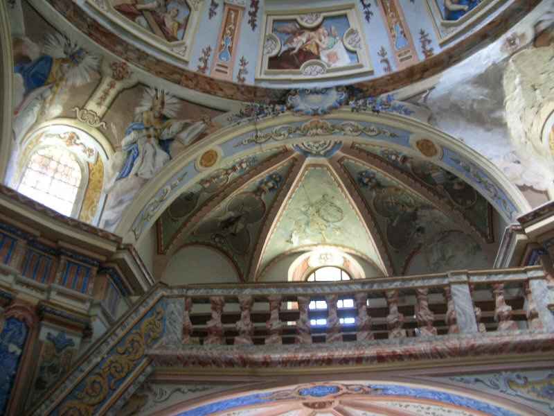 Des peintures partout, jusqu'à l'imitation de ce faux marbre arcs/vernettes/photos/vernettes_chapelle_05.jpg