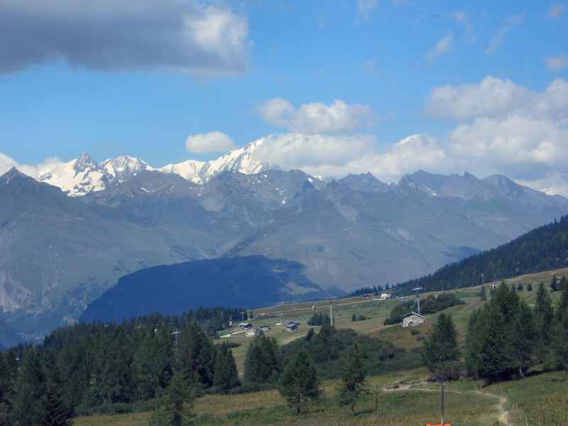 Oui, je sais, il est un peu caché, le Mont Blanc, mais j'y peux rien, moi ! arcs/vernettes/photos/vernettes_mt_blanc_02.jpg