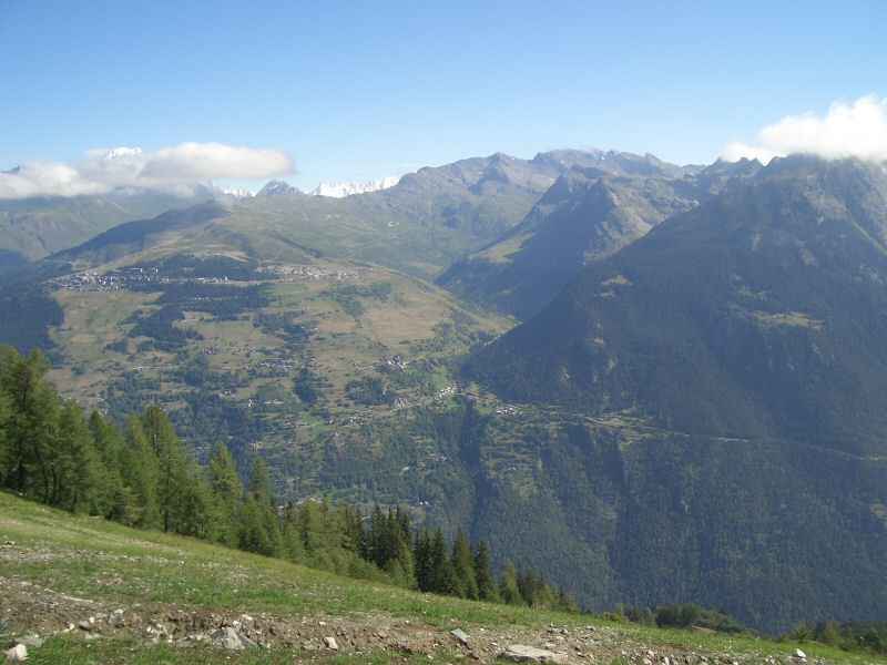 Panorama encadrant les Grandes Jorasses, à l'entrée dans le Parc Naturel de Villaroger arcs/villaroger/photos/grandes_jorasses_02.jpg