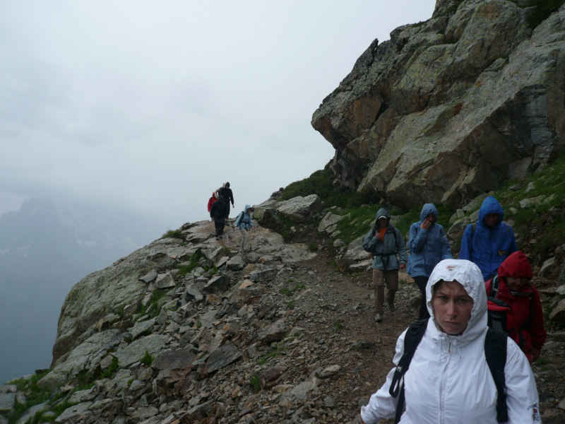 Marchons sous la pluie, dans la joie et la bonne humeur chamonix/lac_blanc/photos/rando_01.jpg