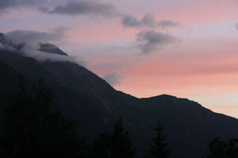 Jolies teintes rougeâtres au coucher du soleil chamonix/mont_blanc/photos/crepuscule.jpg