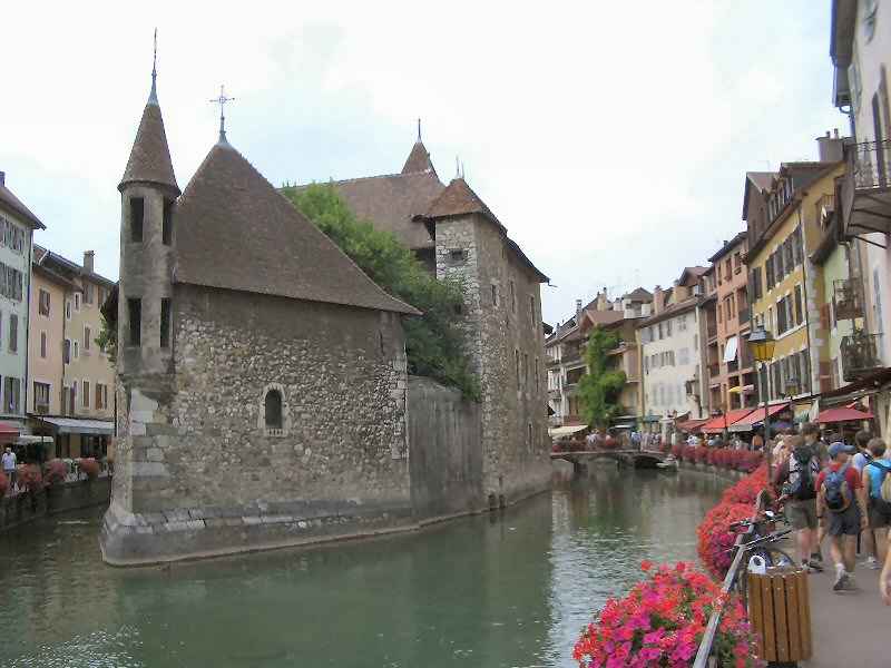Palais de l'Ile depuis le quai de l'Ile contamines/annecy/photos/annecy_02.jpg