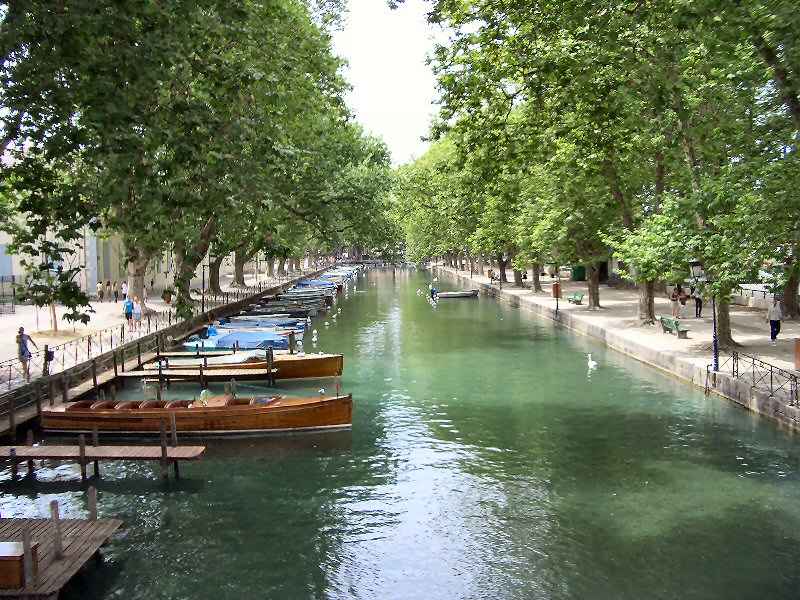 Canal du Vassé depuis le Pont des Amours contamines/annecy/photos/annecy_canal.jpg