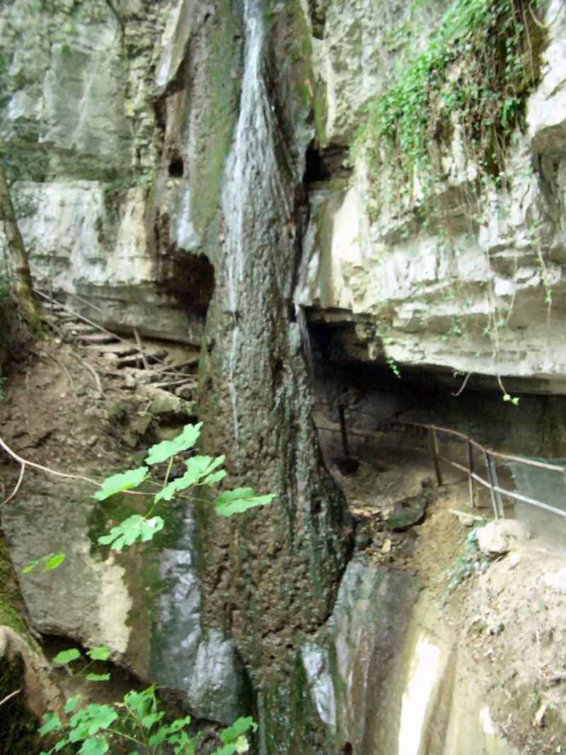 Une cascade près du Lac d'Annecy contamines/annecy/photos/annecy_cascade_01.jpg