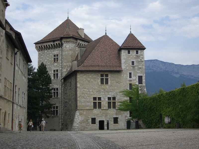 Cour du château d'Annecy contamines/annecy/photos/annecy_chateau_02.jpg