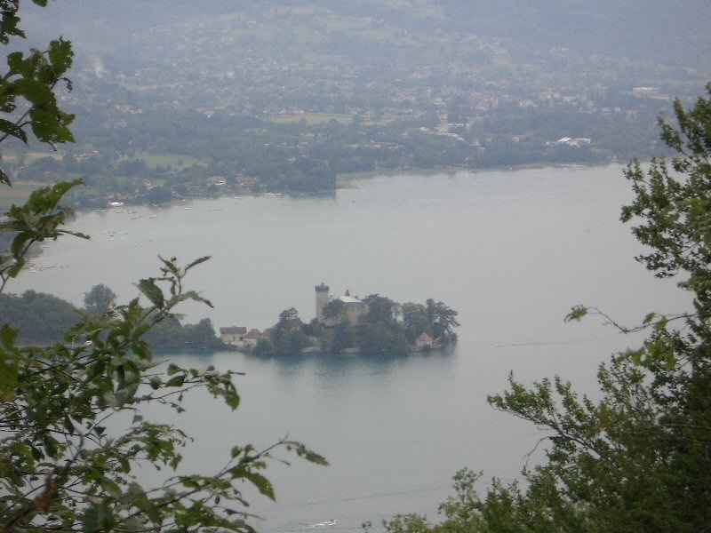 Le Châteauvieux de Duingt (XIe siècle) contamines/annecy/photos/annecy_chateau_lac.jpg