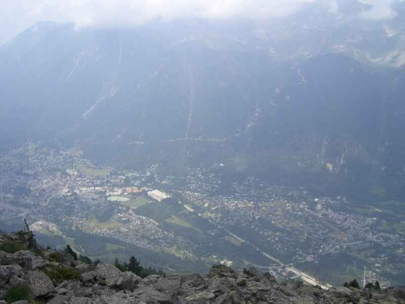 Un coup d'oeil vers Chamonix... contamines/chamonix/photos/chamonix_01.jpg