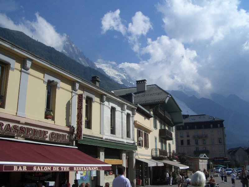 Retour à la civilisation dans le centre de Chamonix contamines/chamonix/photos/chamonix_03.jpg
