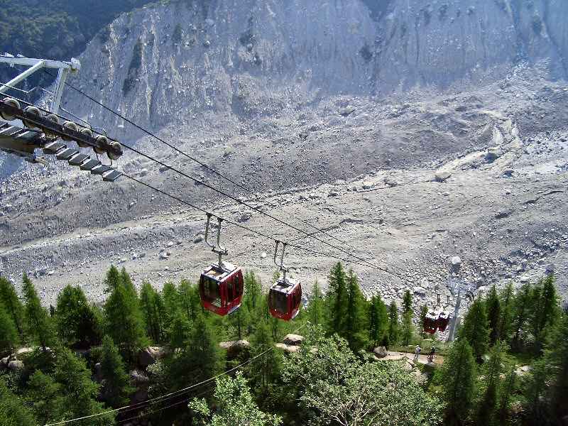 Pour descendre vers le glacier sans se fatiguer... contamines/chamonix/photos/chamonix_mer_glace_01.jpg
