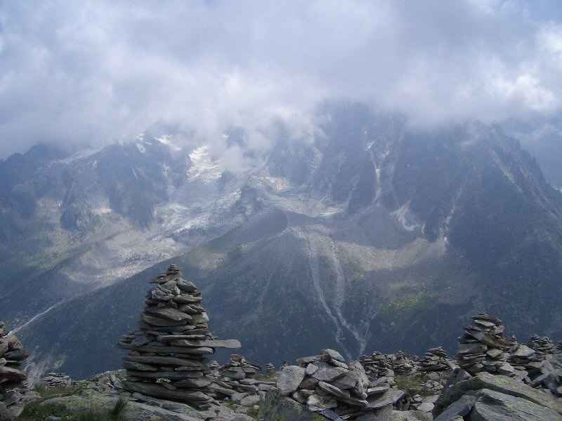 Les Drus dans les nuages... contamines/chamonix/photos/chamonix_mer_glace_10.jpg