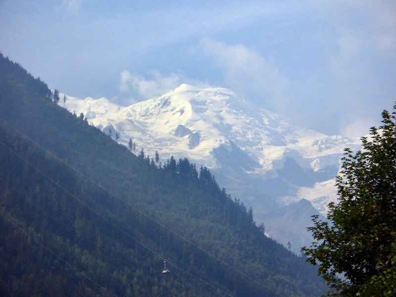 Le Mt Blanc vu depuis la gare de départ du train de Montenvers contamines/chamonix/photos/chamonix_mt_blanc_02.jpg