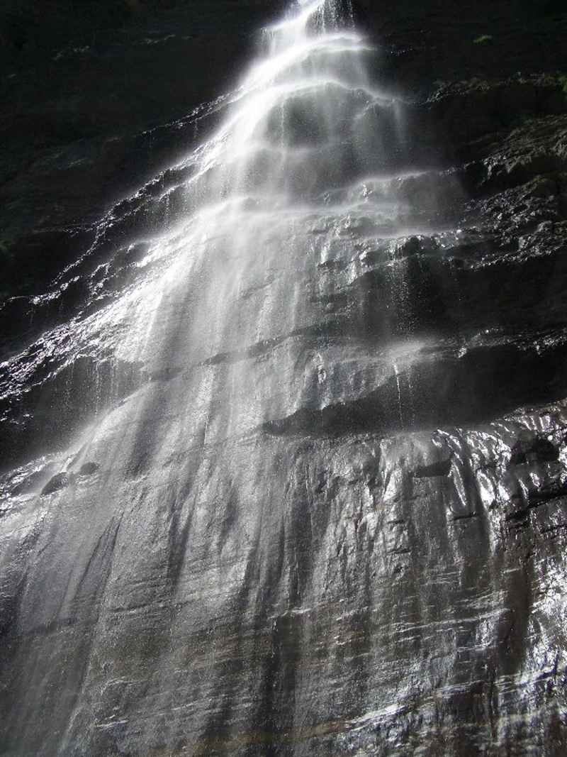 Cascade au Bout du Monde contamines/fer_cheval/photos/fer_cheval_cascade_03.jpg
