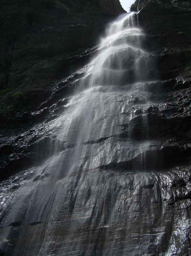 Cascade au Bout du Monde contamines/fer_cheval/photos/fer_cheval_cascade_04.jpg