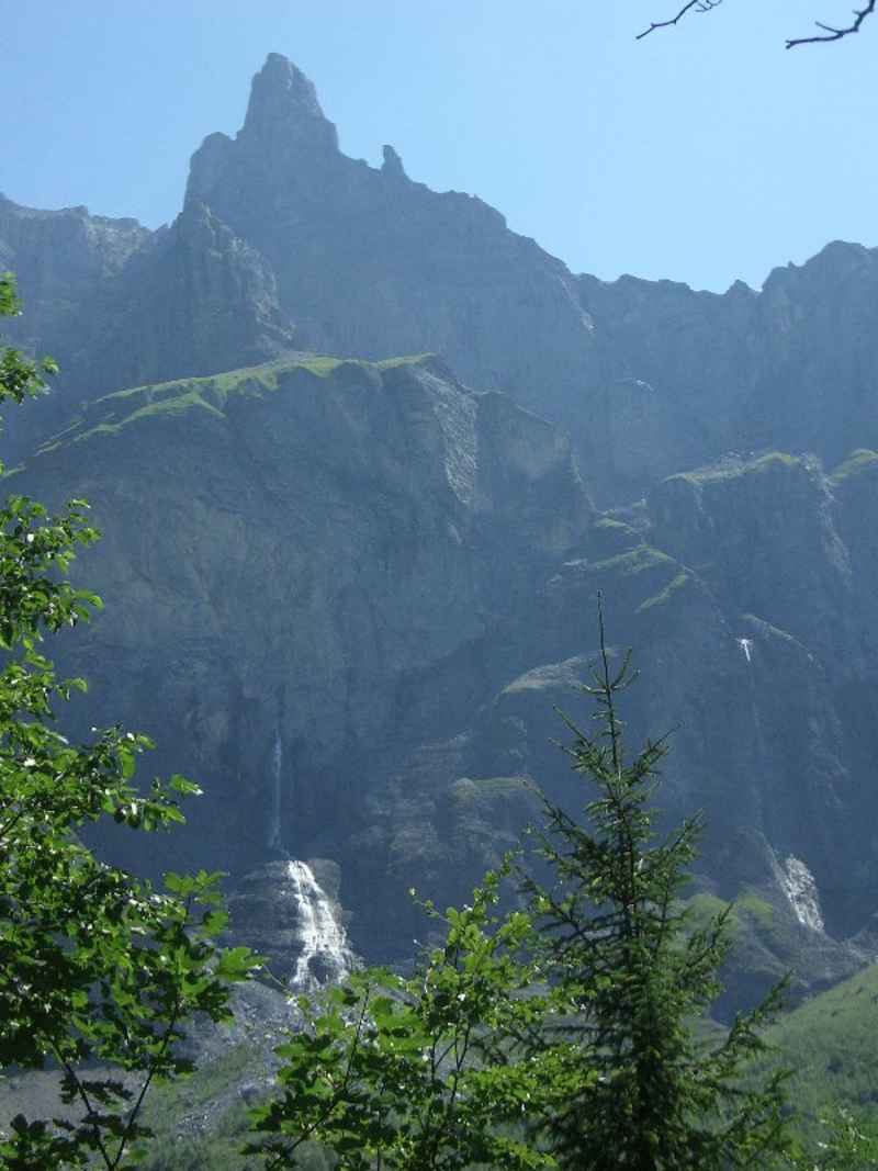 Le pic de Tenneverge, et les cascades 'la résurgence de la méridienne' et 'la fontaine de l'or' contamines/fer_cheval/photos/fer_cheval_pic_tenneverge_02.jpg