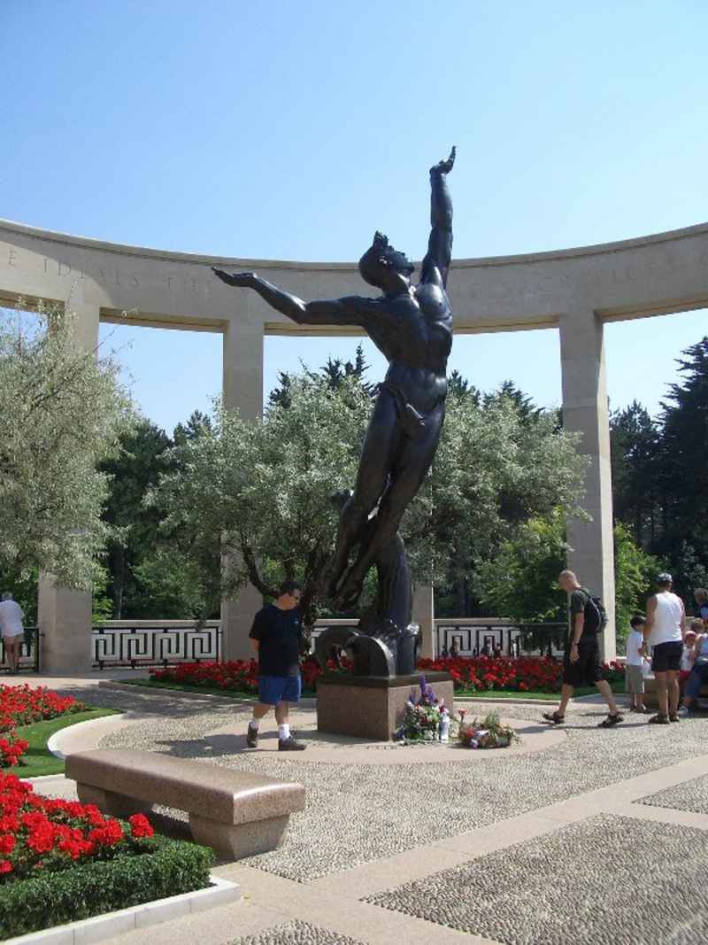 Monument du cimetière de Colleville normandie/manche/photos/normandie_colleville_01.jpg