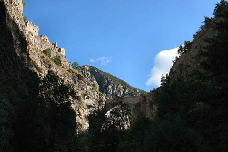 Le pont d'Asfeld reliant la ville au Fort des Têtes serre_che/briancon/photos/briancon_01.jpg