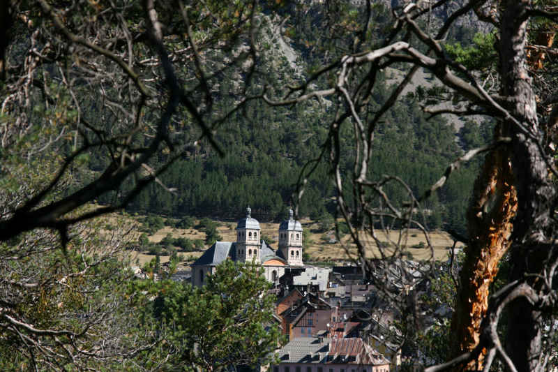 Vue sur la ville en remontant vers le Pont d'Asfeld serre_che/briancon/photos/briancon_04.jpg