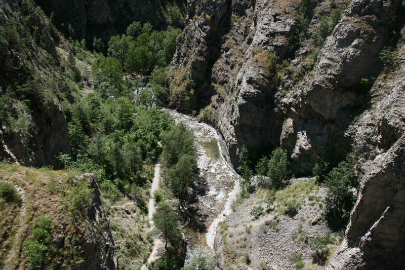 Sur le Pont d'Asfeld, en baissant un peu les yeux... serre_che/briancon/photos/briancon_06.jpg