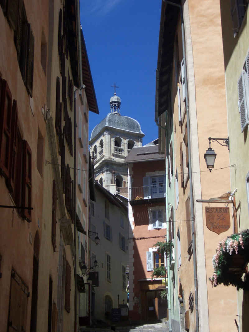 Le clocher de la Collégiale Notre-Dame serre_che/briancon/photos/briancon_11.jpg