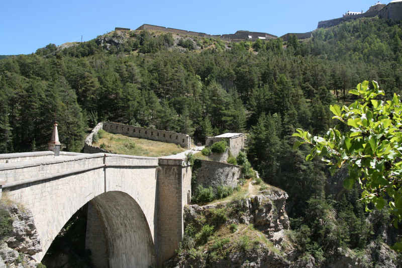 Le Pont d'Asfeld et le Fort des Têtes serre_che/briancon/photos/briancon_asfeld_03.jpg