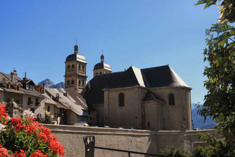 Collégiale Notre-Dame (18e siècle), construite sur des plans de Vauban serre_che/briancon/photos/briancon_collegiale_01.jpg