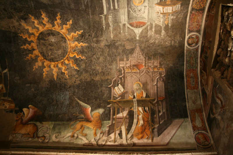 Saint Marc, symbolisé par le lion d'après l'un des premiers versets de son évangile : Une voix rugit dans le désert... serre_che/briancon/photos/briancon_cordeliers_02.jpg
