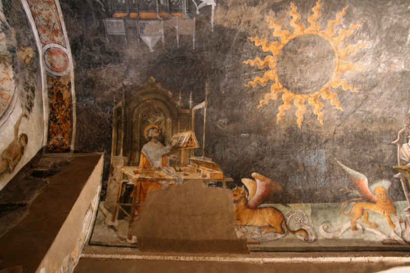 Saint Luc, symbolisé par le taureau, animal de sacrifice, car son évangile commence par l'évocation d'un prêtre sacrificateur desservant le temple de Zacharie serre_che/briancon/photos/briancon_cordeliers_05.jpg