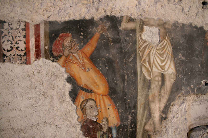 Des restes de peinture du Moyen-Age découverts dans la chapelle serre_che/briancon/photos/briancon_cordeliers_06.jpg