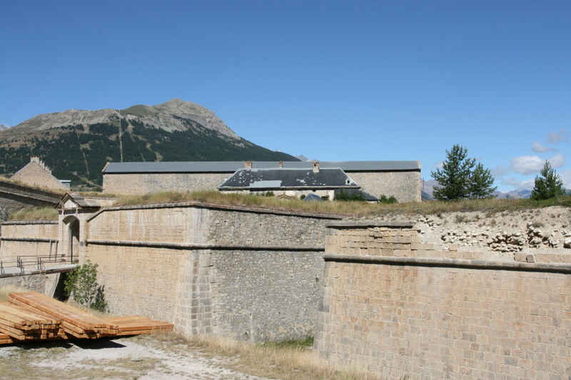 L'entrée du Fort des Têtes serre_che/briancon/photos/briancon_fort_01.jpg