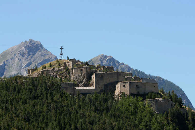 Leur but : couper toutes les voies d'accès serre_che/briancon/photos/briancon_fort_04.jpg