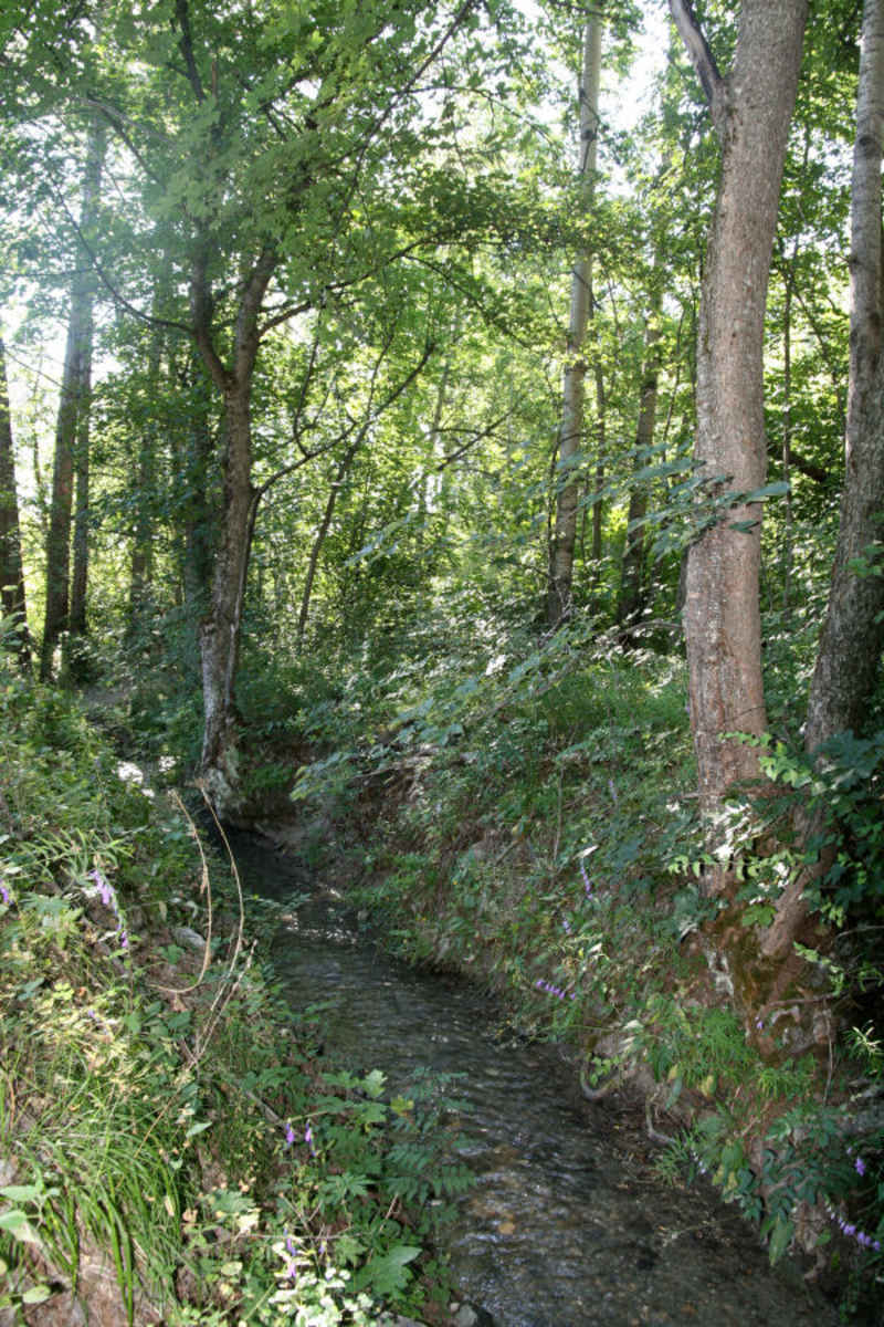 Ces canaux étaient utilisés pour l'irrigation et entretenus par les villageois eux-mêmes serre_che/mine/photos/grand_canal_03.jpg