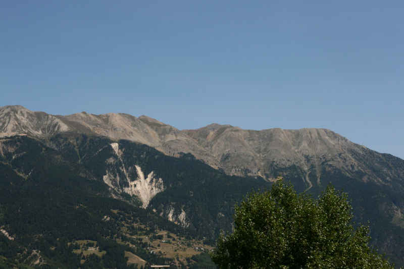 On quitte la mine pour trouver un endroit pour le déjeuner... serre_che/mine/photos/serre_che_01.jpg