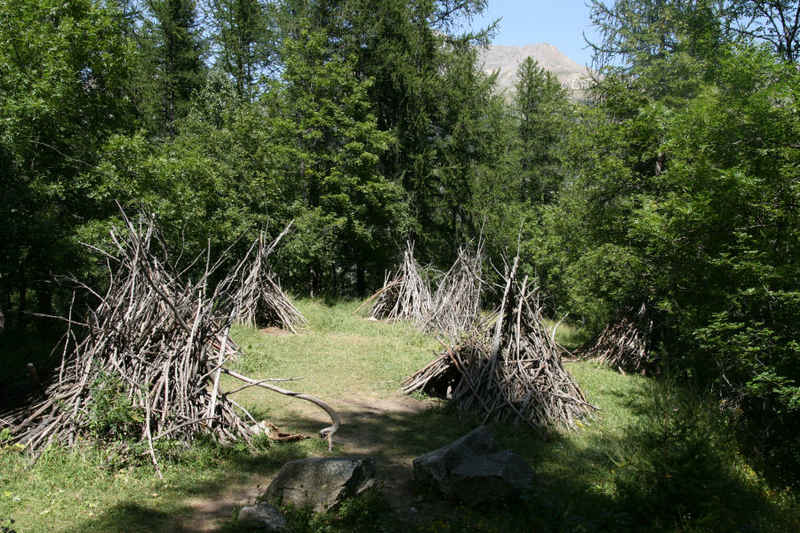 mais à l'abandon :-) serre_che/mine/photos/tipis_02.jpg