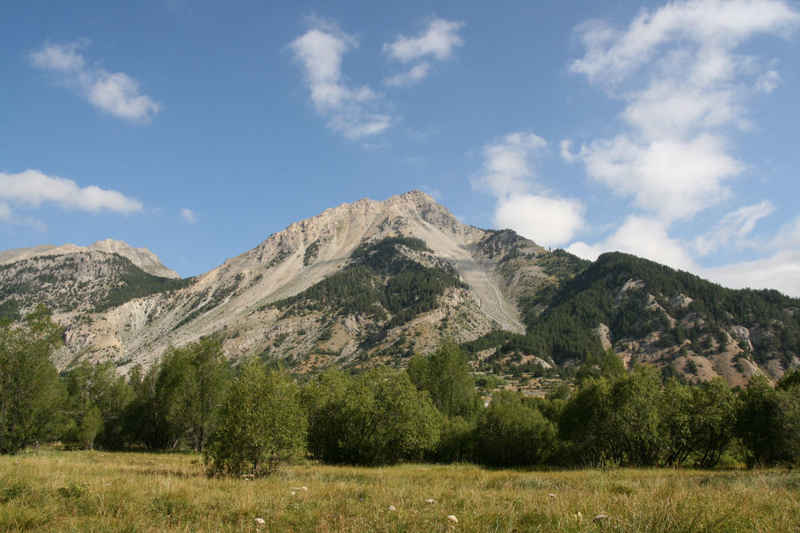 Une longue marche matinale dans la vallée pour rejoindre Pamplinet... serre_che/pamplinet/photos/claree_01.jpg