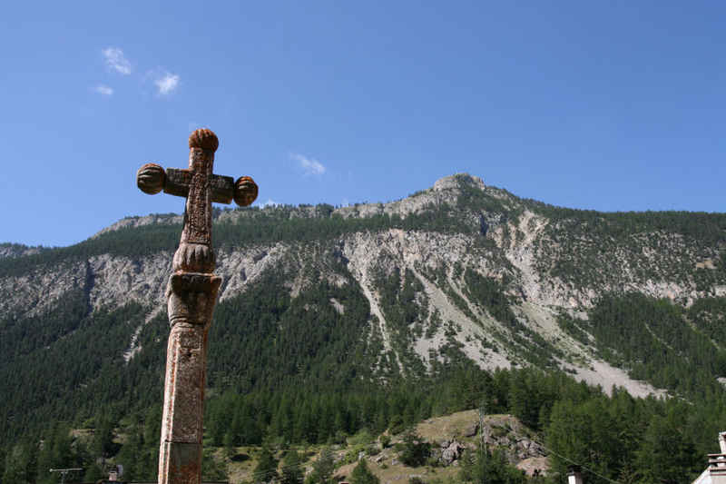 Une croix à l'histoire bien particulière... dérobée au village voisin en 1803 ! serre_che/pamplinet/photos/pamplinet_06.jpg