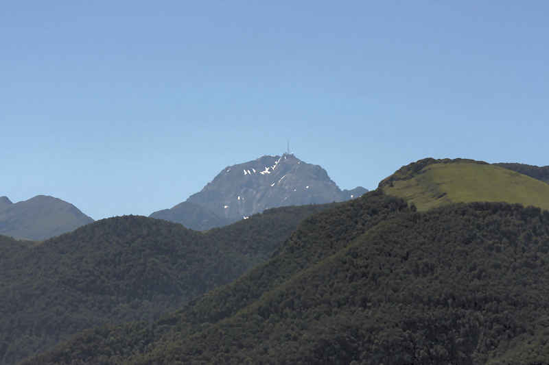 On aperçoit le Pic du Midi au loin... st_lary/baronnies/photos/pic_du_midi.jpg
