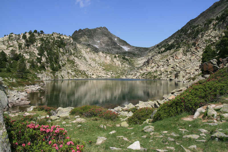 Au fond, le Pic de Madamet st_lary/neouvielle/photos/neouvielle_pic_madamet_03.jpg