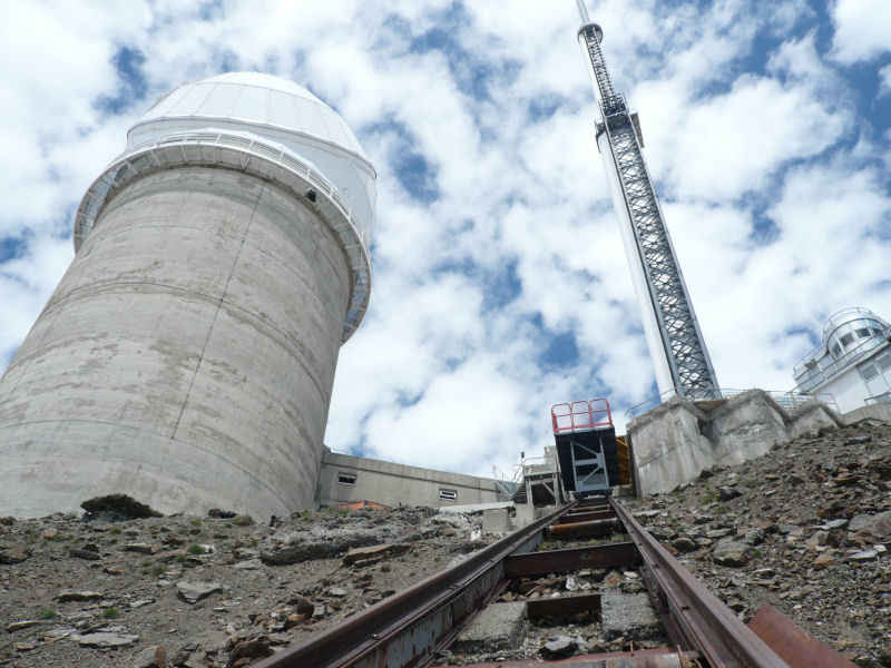 J'espère qu'il est bien amarré ce charriot ! st_lary/pic_du_midi/photos/pic_du_midi_09.jpg