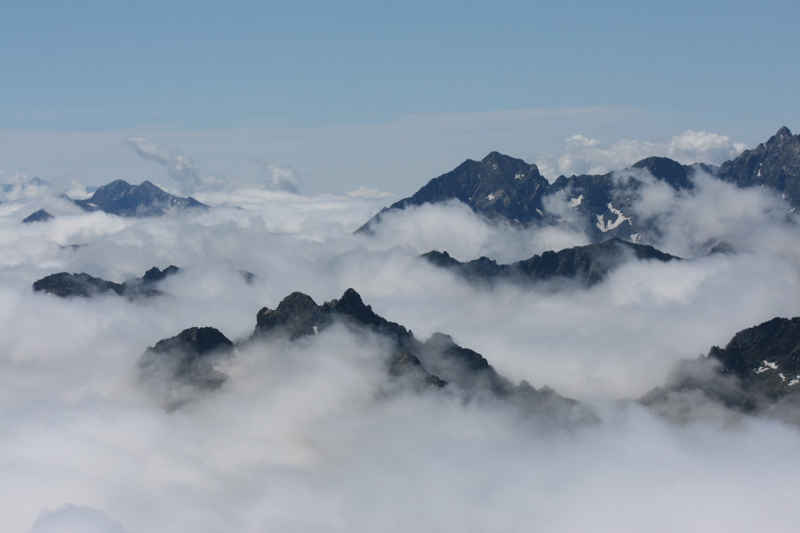 Perdus dans les nuages... st_lary/pic_du_midi/photos/pic_du_midi_vue_04.jpg