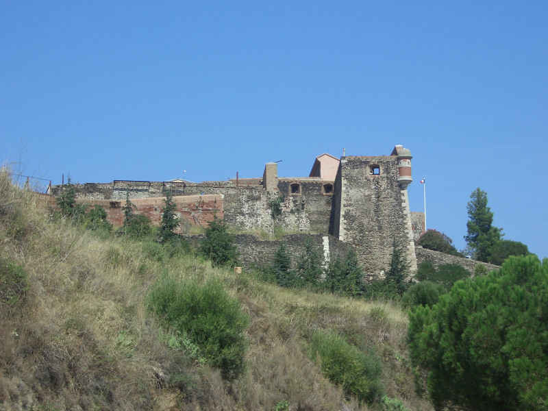 Les fortifications... stcyprien/collioure/photos/collioure_05.jpg